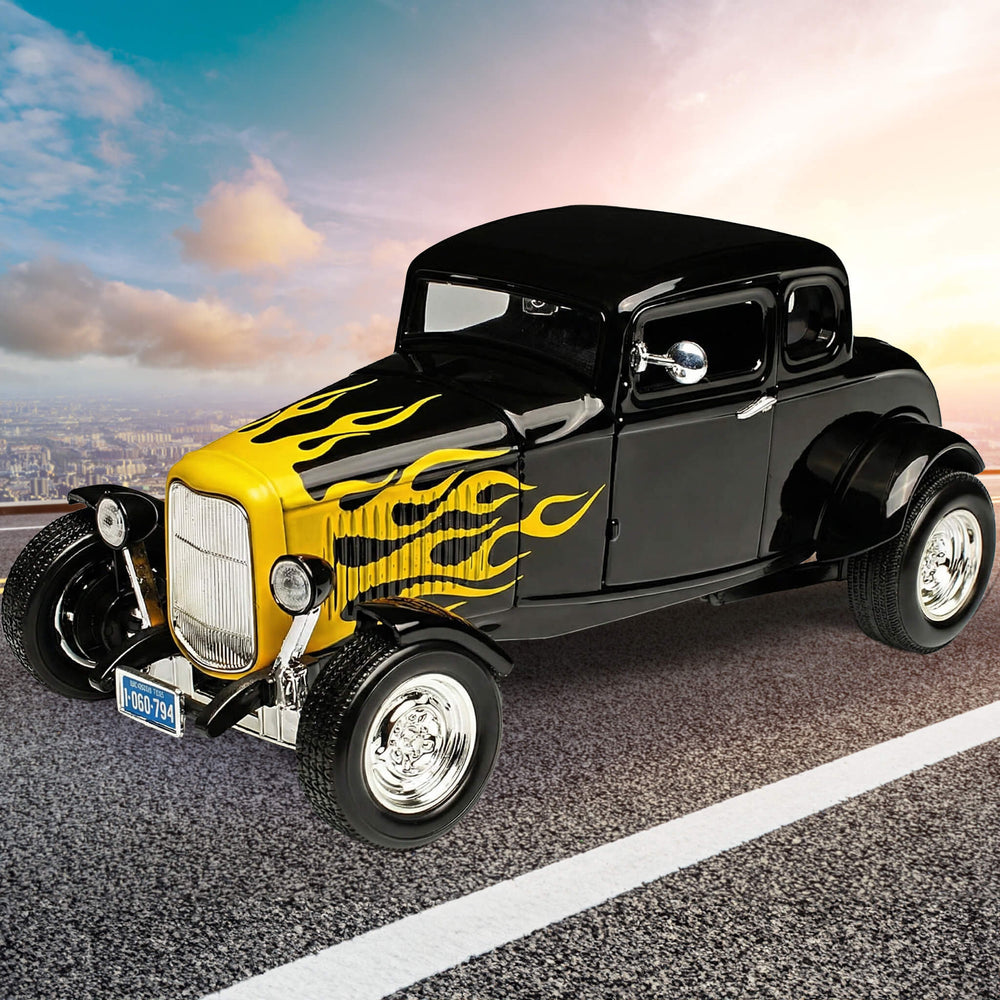 Daniel Steiger 1932 Ford Coupe - Black & Yellow Flames